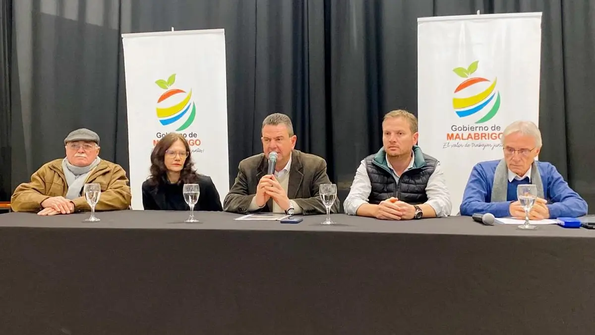El intendente Roberto Sponton encabeza la presentación del balance económico de la 35ª Fiesta Provincial del Citrus 2026 en Malabrigo.