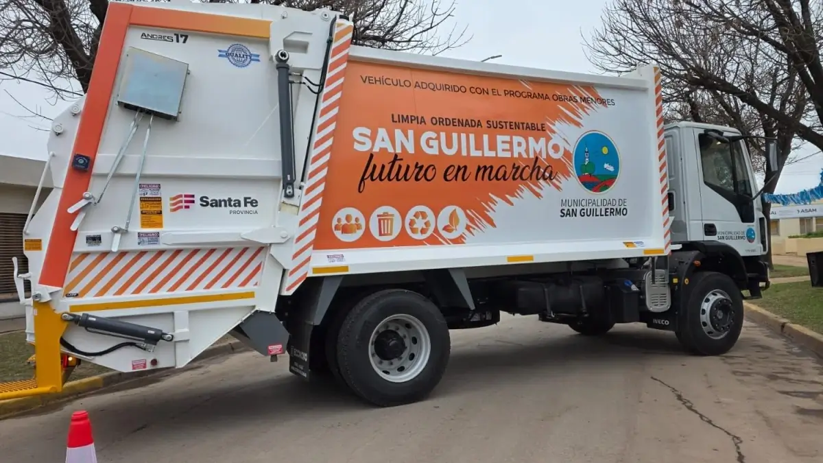 Nuevo camión recolector de residuos presentado por la Municipalidad de San Guillermo