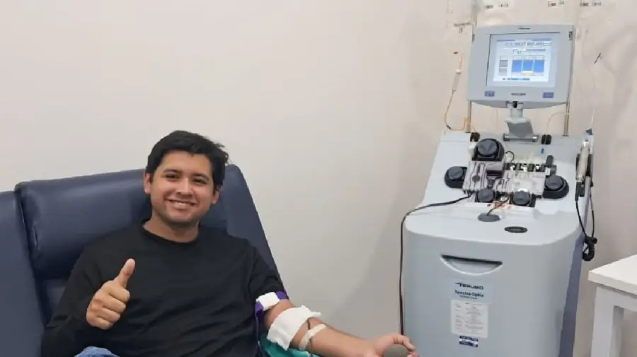 Donante realizando una donación de plaquetas mediante aféresis en el Hospital Central Reconquista