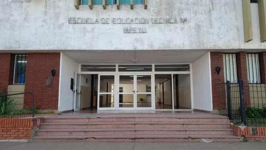 Frente de la Escuela de Educación Técnico Profesional N.º 634 de Reconquista, una de las instituciones beneficiadas con fondos del programa FANI para obras y equipamiento.