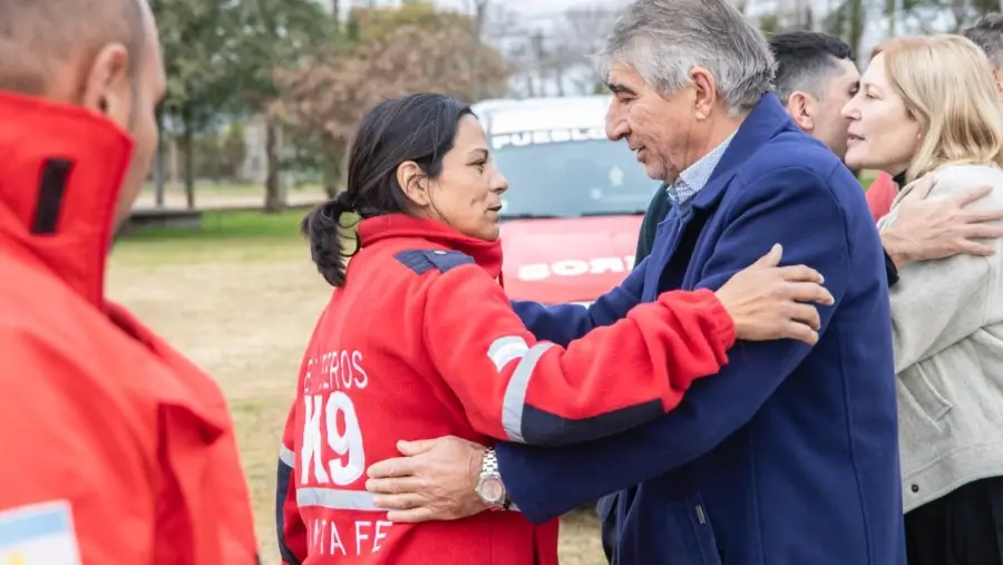 Fabián Bastia recibe a los integrantes de la brigada USAR tras su regreso de Venezuela