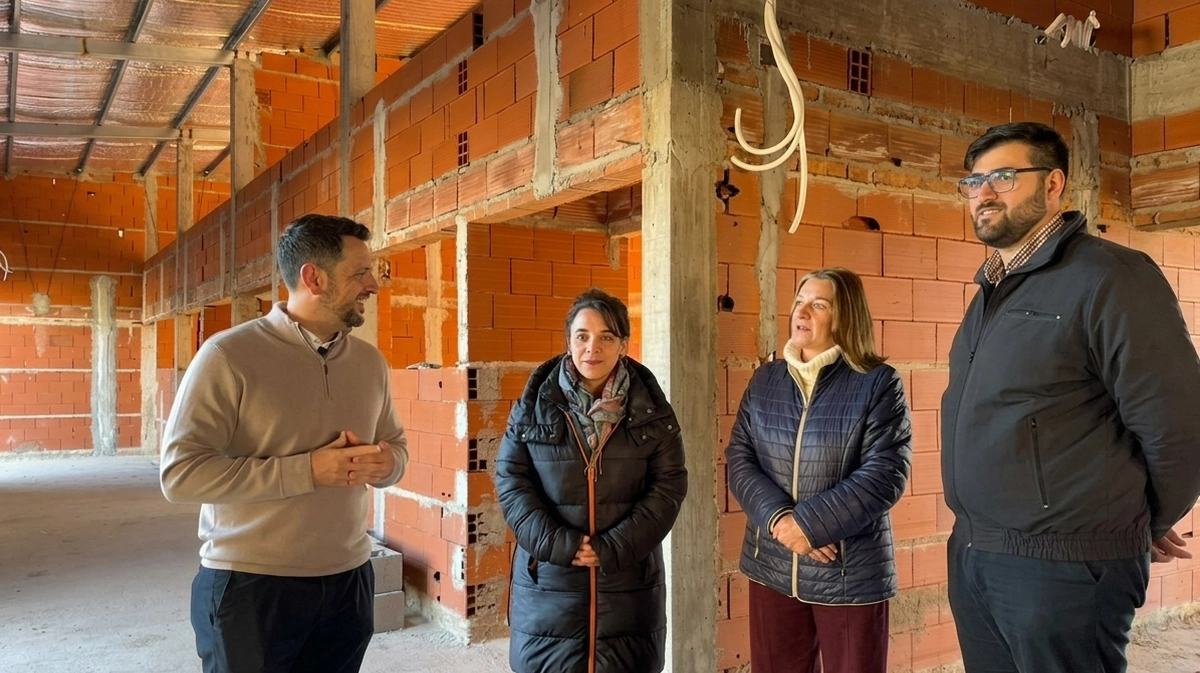 Gonzalo Braidot recorre la obra del nuevo edificio de la Escuela Especial de Avellaneda.