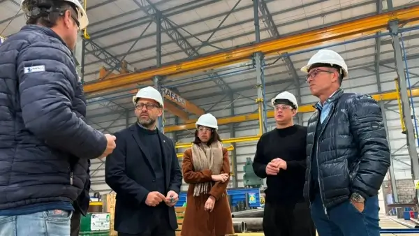 El ministro Gustavo Puccini durante una visita a la empresa santafesina RAFA S.A., adjudicataria de obras del Proyecto Vicuña.