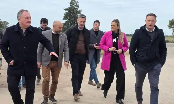 Felipe Michlig y Gustavo Puccini recorren la obra de infraestructura eléctrica que beneficiará a empresas de Suardi.