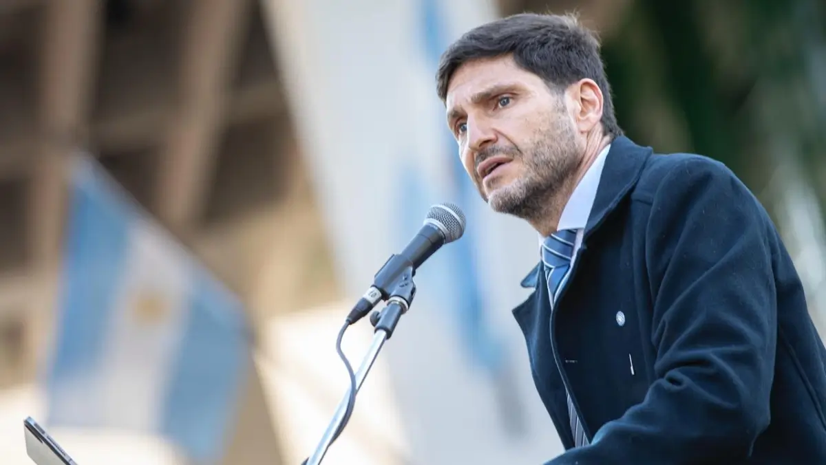 El gobernador Maximiliano Pullaro durante su discurso en el acto oficial por el Día de la Independencia realizado en Rafaela.