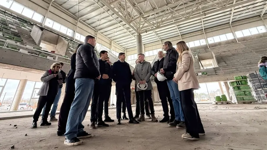 Pullaro inspecciona del estadio multipropósito en construcción para los Juegos Suramericanos 2026 en Rafaela.