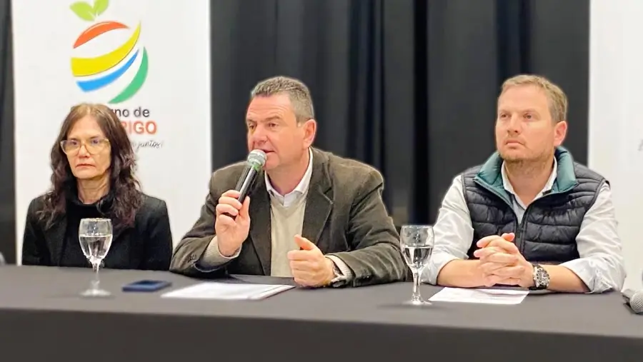 El intendente Roberto Sponton brinda su mensaje durante la presentación del balance económico de la 35ª Fiesta Provincial del Citrus 2026 en Malabrigo.