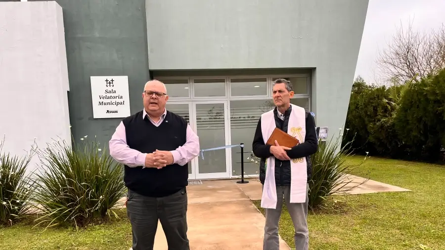 El intendente Sergio Ramseyer durante la inauguración de la Sala de Velatorios Municipal de Romang