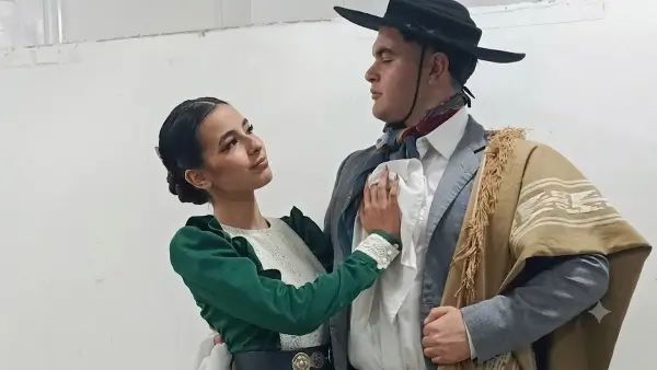 Valentina Rosales e Ignacio Paré durante su presentación en el Selectivo Provincial de Malambo y Danzas de Chabás