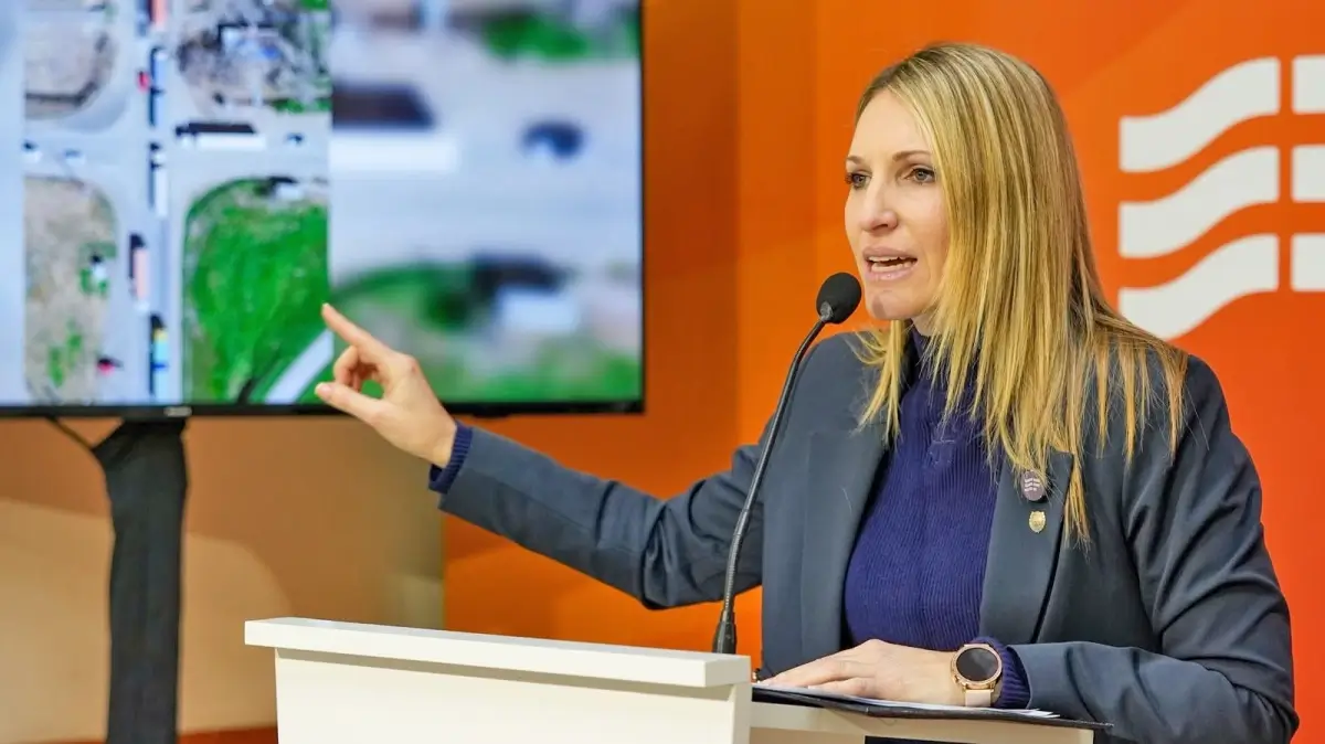 Virginia Coudannes durante la conferencia de prensa donde informó sobre paritarias, la Autopista A012 y las acciones preventivas por El Niño.