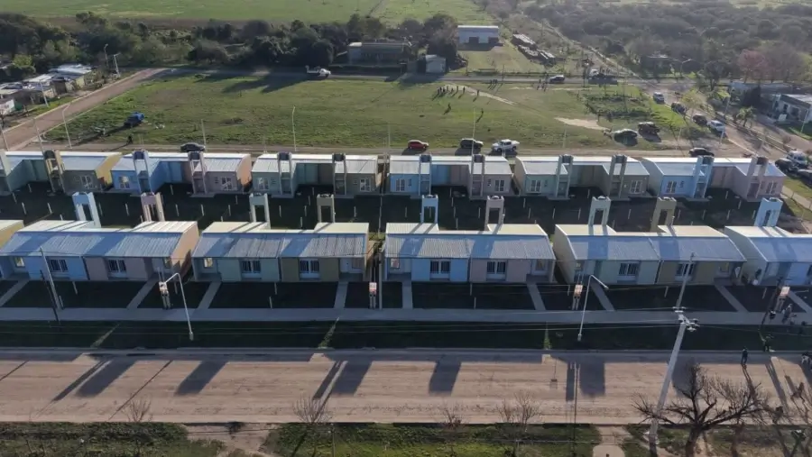 Vista aérea del nuevo complejo de 24 viviendas inaugurado en Suardi