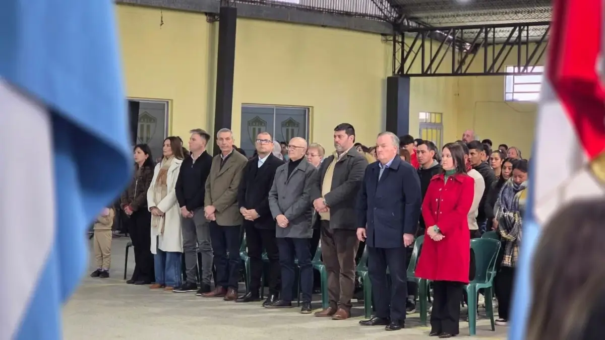 Autoridades y vecinos durante el acto por el 134° aniversario de Ambrosetti