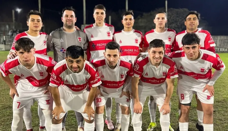 Equipo de Barrio Norte antes del partido ante Tiro por la Liga Reconquistense
