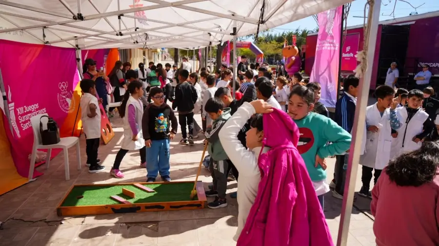 Chicos participaron de las actividades recreativas por la llegada de la Antorcha Suramericana