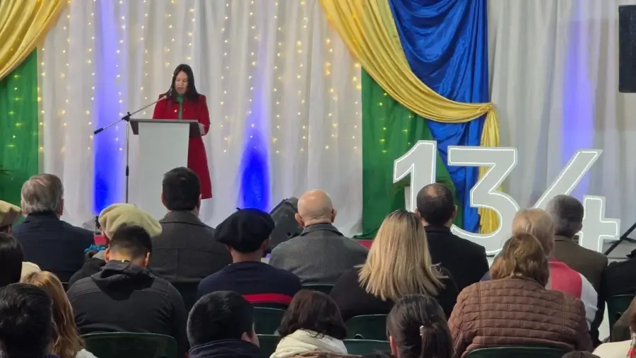 Dianela Michlig durante su mensaje por el 134° aniversario de Ambrosetti