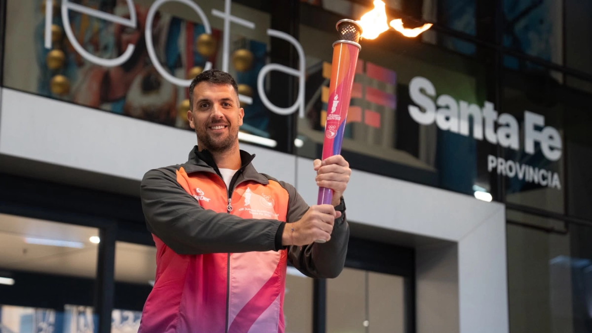 Federico Grabich recibió la Antorcha Suramericana en Rosario