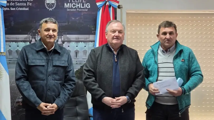 Felipe Michlig durante una entrega de aportes a instituciones y localidades de Santa Fe