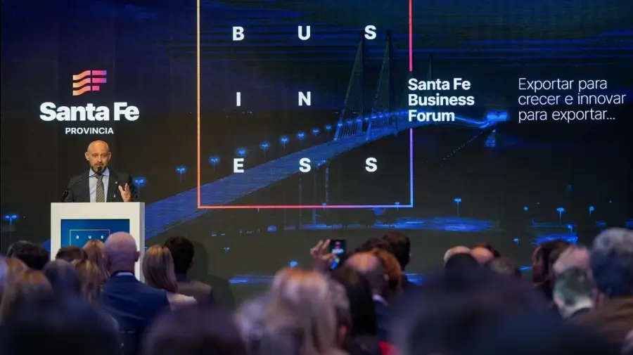 Gustavo Puccini durante su mensaje en el Santa Fe Business Forum 2026