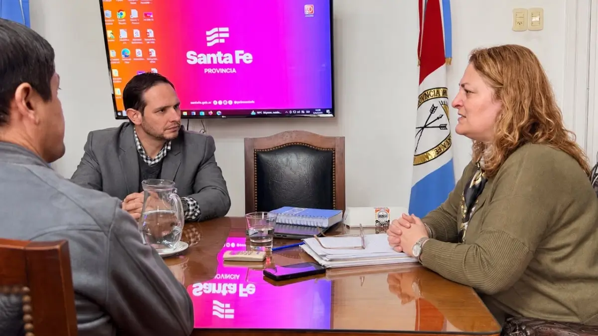 Cristian Marega junto a Silvia Ciancio durante la reunión por temas de salud de Villa Ocampo