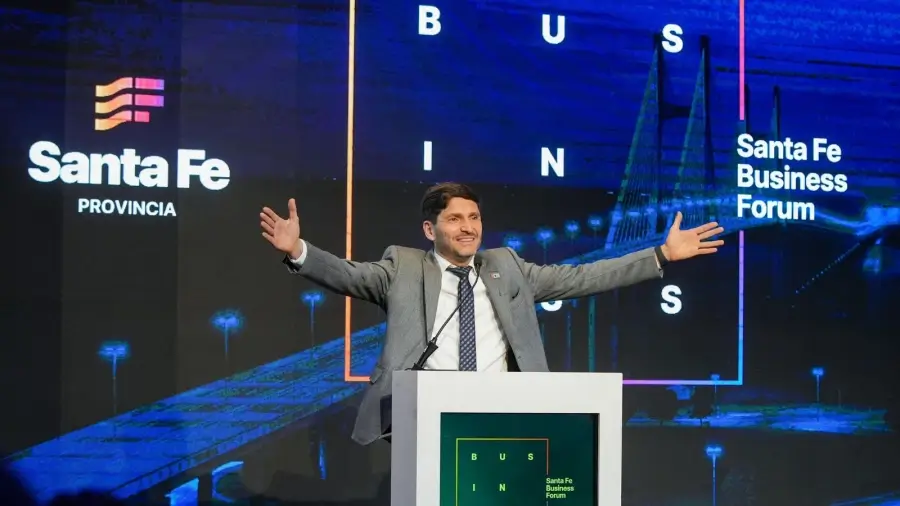 Maximiliano Pullaro durante la apertura del Santa Fe Business Forum 2026 en Rosario