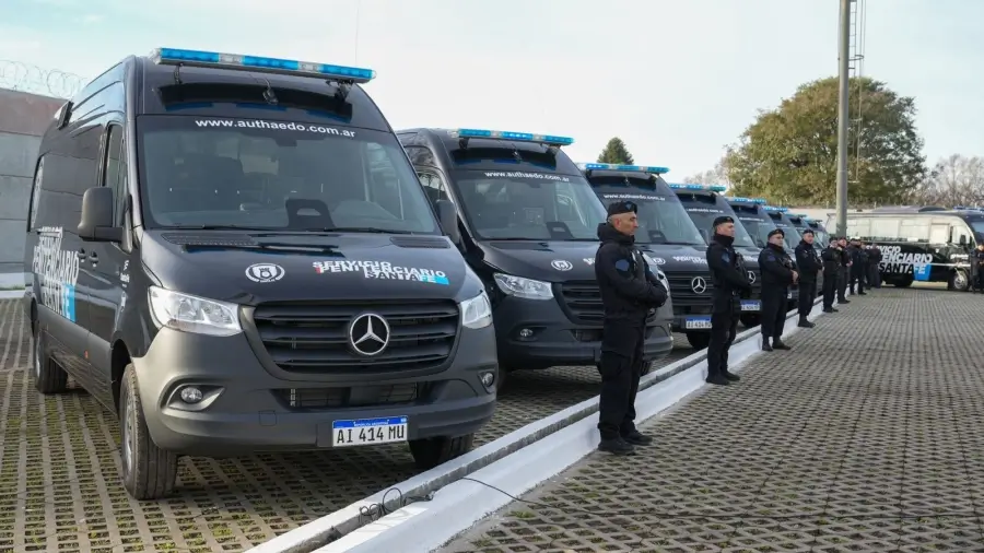 Nuevos móviles 0 km incorporados al Servicio Penitenciario de Santa Fe.