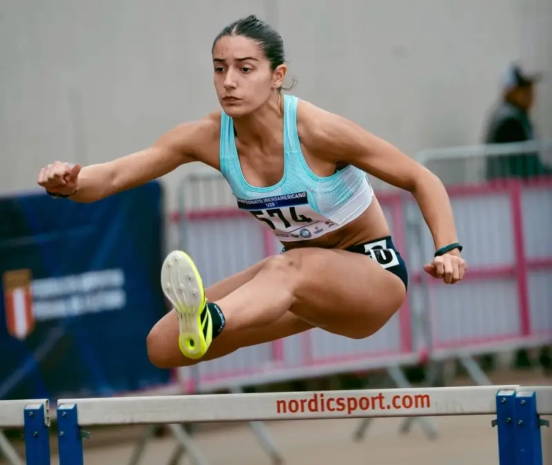 Paloma Feito, atleta y embajadora de los Juegos Suramericanos 2026, destacó el legado que dejará la nueva pista de atletismo en Santa Fe.