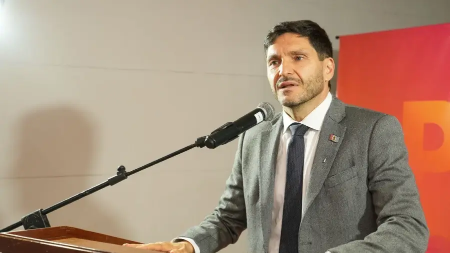 Maximiliano Pullaro durante su discurso en la inauguración de la nueva Sala de Neurología del Hospital Cullen.