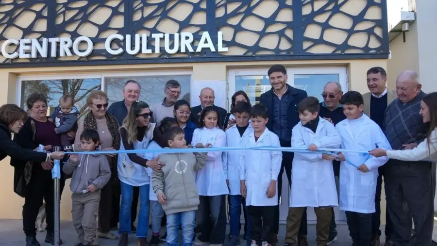 Pullaro inauguró el nuevo Centro Cultural de Colonia Bossi