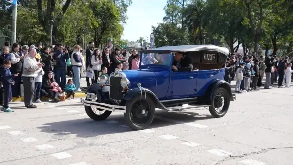 Recorrido de la caravana de autos clásicos desde Reconquista hasta Avellaneda