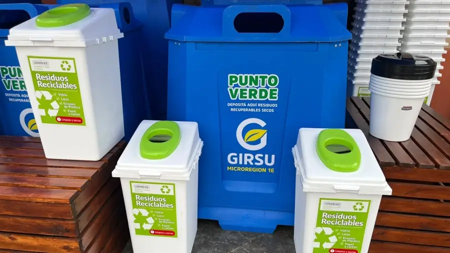 Campanas, composteras y cestos para reciclables entregados en Romang