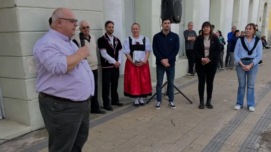 El intendente Sergio Ramseyer durante el acto oficial de la Fiesta Provincial Suiza.