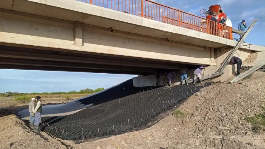 Trabajos en los cabezales de los nuevos puentes de la Ruta Provincial 98s