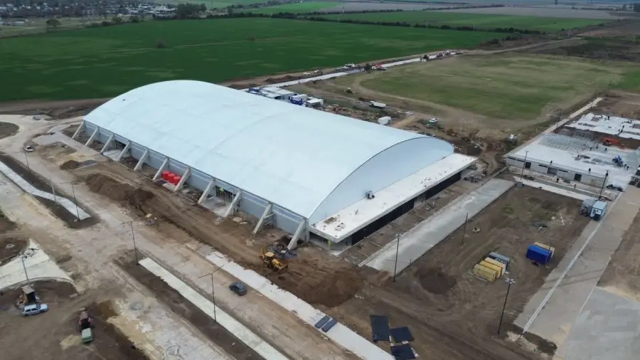 Vista aérea del nuevo velódromo cubierto que construye la Provincia en Rafaela para los Juegos Suramericanos 2026.