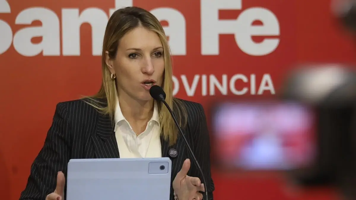 Virginia Coudannes durante la conferencia de prensa del Gobierno de Santa Fe sobre el nuevo Régimen Penal Juvenil