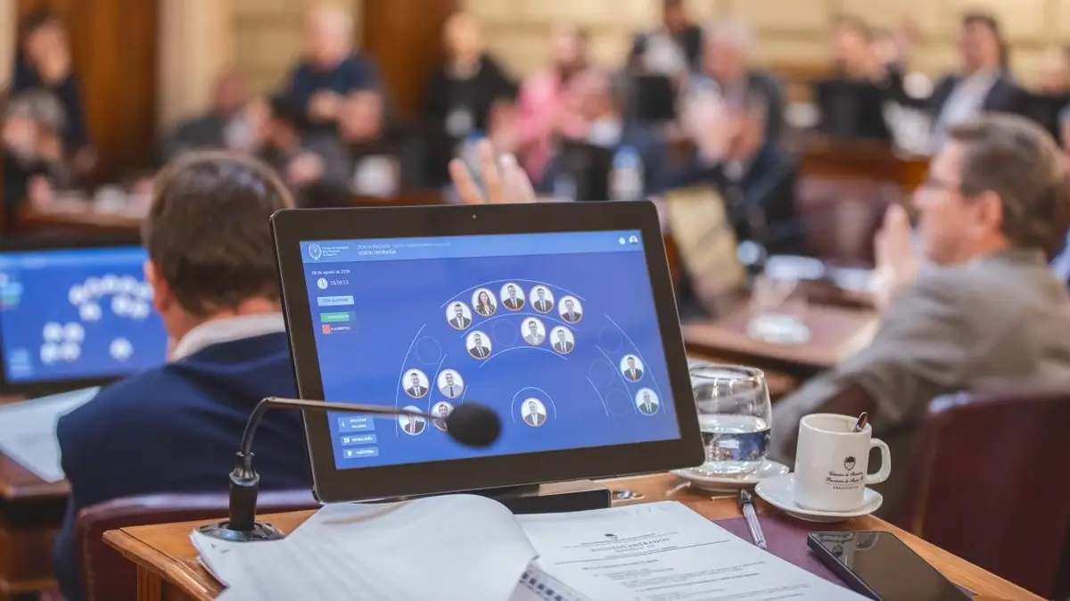 Votación en la Cámara de Senadores de Santa Fe durante la sesión en la que se aprobó la media sanción de la emergencia hídrica y otros proyectos.