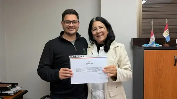 Williams Sandrigo entrega aporte del FANI al Centro Educativo Rural N.º 656 de Lanteri