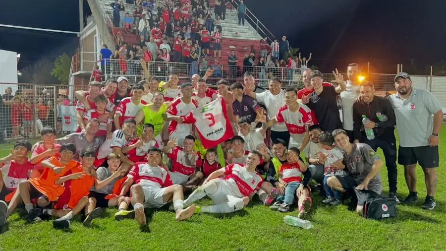 Festejos de Barrio Norte tras la victoria 3 a 0 ante Tigre en la Liga Reconquistense.