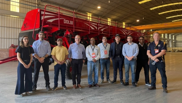 Gonzalo Braidot y directivos de DOLBI junto a compradores internacionales en Avellaneda