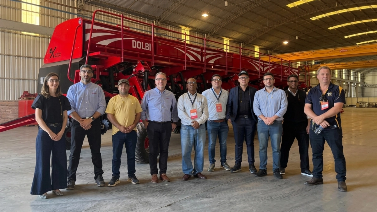 Gonzalo Braidot y directivos de DOLBI junto a compradores internacionales en Avellaneda