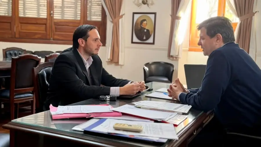 El intendente Cristian Marega se reunió con Horacio Ciancio en Casa de Gobierno de Santa Fe para abordar temas de gestión municipal.