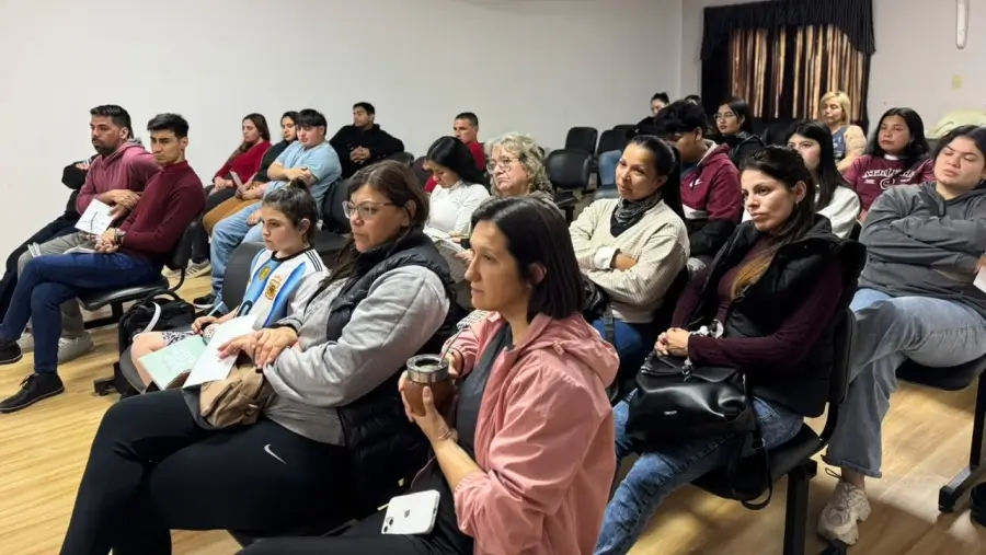Vecinos durante el encuentro de Anfitriones de Corazones