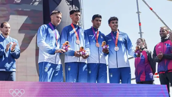 Equipo femenino argentino celebra el oro en 4 x 100 medley en Santa Fe 2026