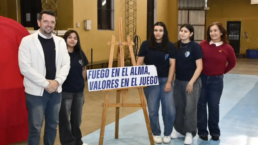 Estudiantes presentan el lema de la Estudiantina Avellaneda 2026