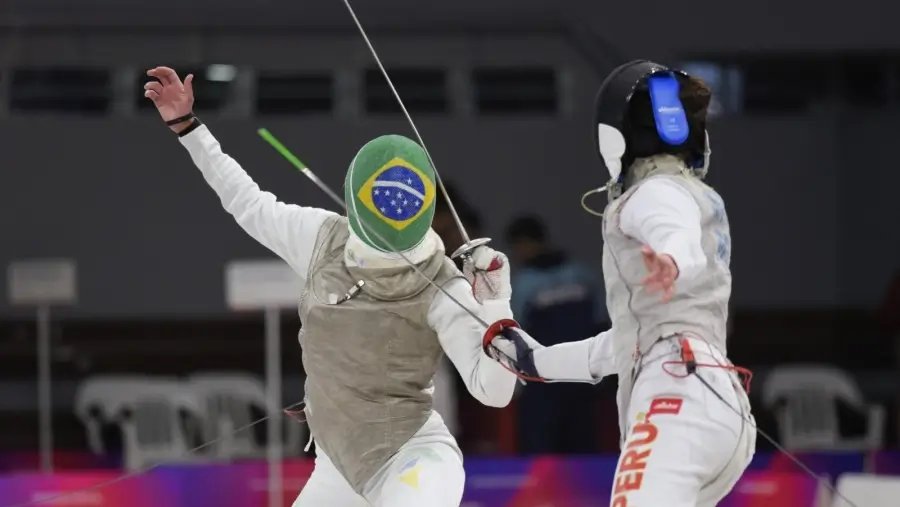 Competencia de esgrima durante los Juegos Suramericanos Santa Fe 2026 en Rosario