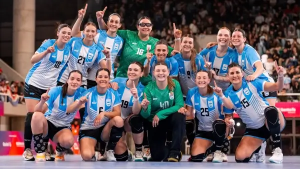 La Garra, selección argentina femenina de handball, celebra la medalla de oro tras consagrarse campeona en los Juegos Suramericanos Santa Fe 2026.