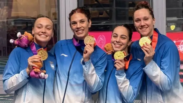 Equipo femenino argentino celebra el oro en 4 x 100 medley en Santa Fe 2026