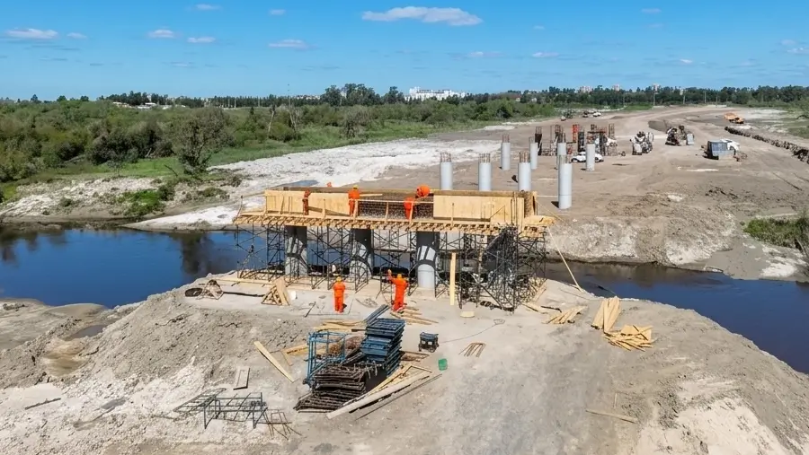 Obra en construcción de la tercera vía para mejorar la conectividad y seguridad vial en el norte santafesino