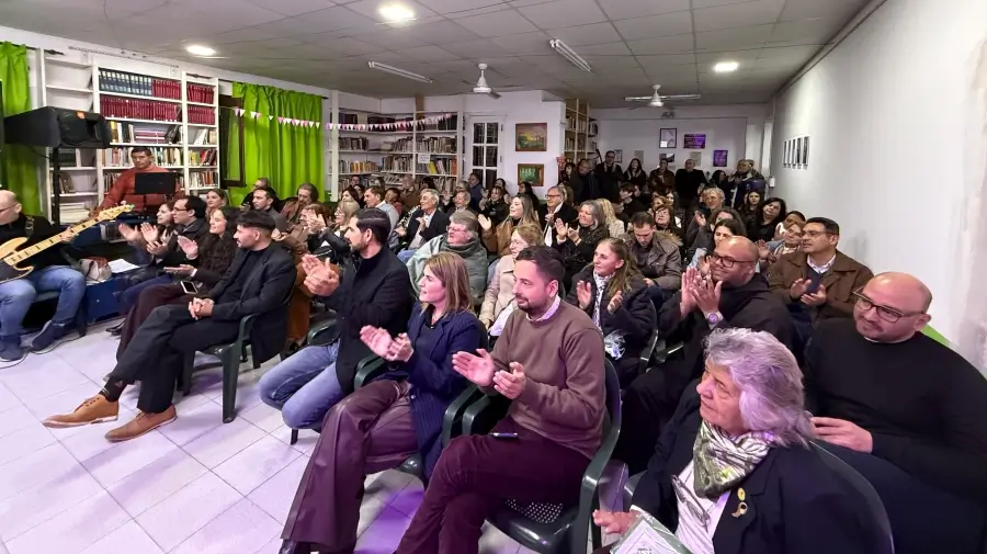 Participantes del acto por los 60 años de la Biblioteca Popular José Manuel Estrada