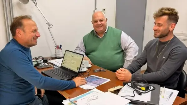 Sergio Ramseyer y Oscar Dolzani se reunieron con Lucas Crivelli por programas de viviendas en Romang