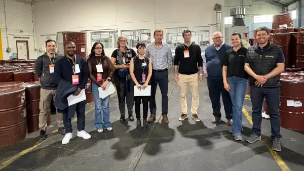 Sergio Ramseyer junto a operadores internacionales y empleados de PROMIEL en Romang